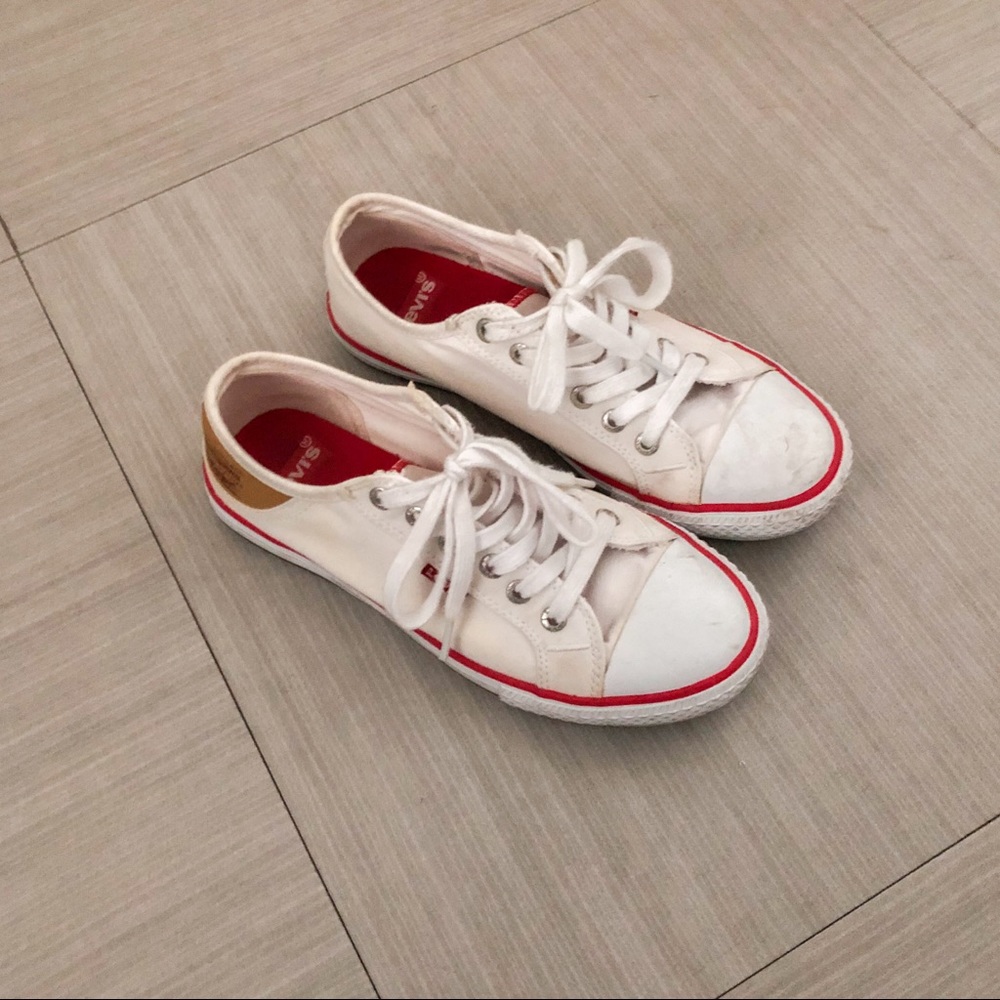 Levi’s white sneakers